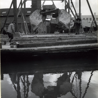 Fabrik Iföverken Avlastning Pråm Hamnen 1948