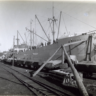 Fabrik Iföverken Utlastning av Cement i Sölvesborgs hamn Till Sydamerika 1920-tal