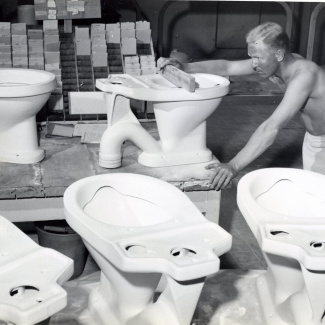 Fabrik Iföverken Sanitetsgodsfabriken Kontroll "syning" WC-skålar  Göran Malmberg1950