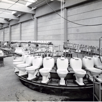 Fabrik Iföverken Sanitetsgodsfabriken Monteringslinje WC Spolprov Bernhard Nilsson, Göte Truedsson ning 1950