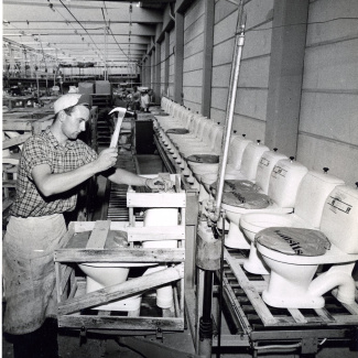 Fabrik Iföverken Sanitetsgodsfabriken  Träemballering WC 1950