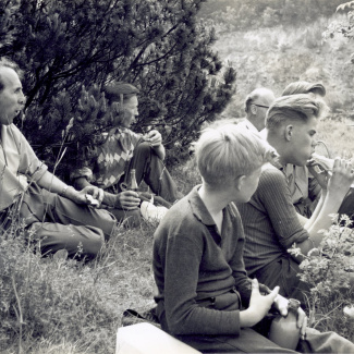Fabrik Iföverken Keramikerskolan Utflykt Ivön. Evert Berlin, Stig Svärd, Arne Klein, Jan Nilsson, Rolf Mårtensson 1961