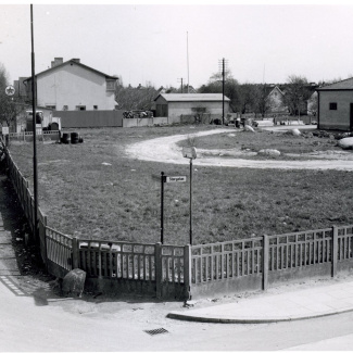 Bromölla Storgat-Folkets Husgat. Innan Mosaikhuset byggdes. April 1953