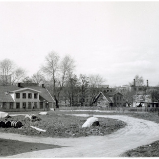 Bromölla Kv Köpmannen. Innan Mosaikhuset byggdes. April 1953